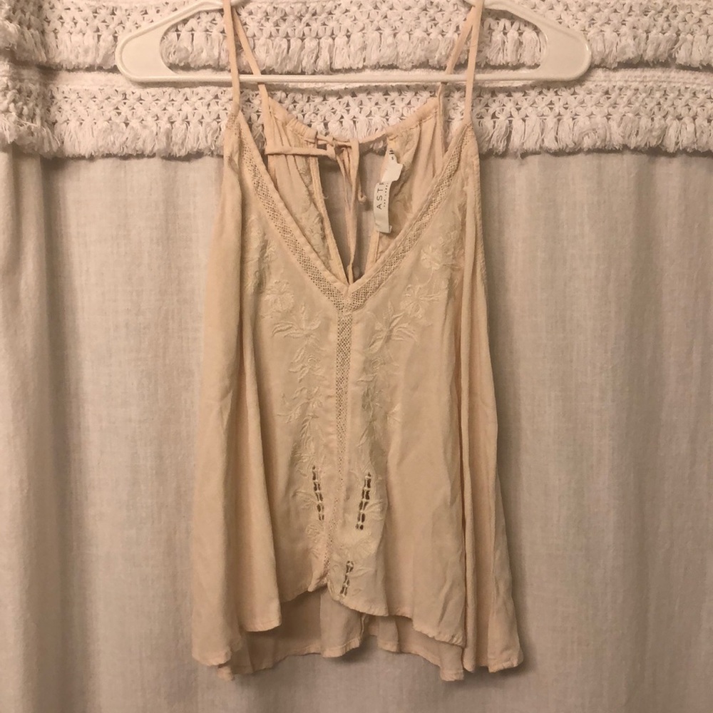 ASTR the label embroidered top